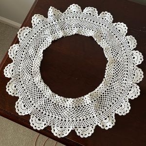 Vintage crocheted lace collar